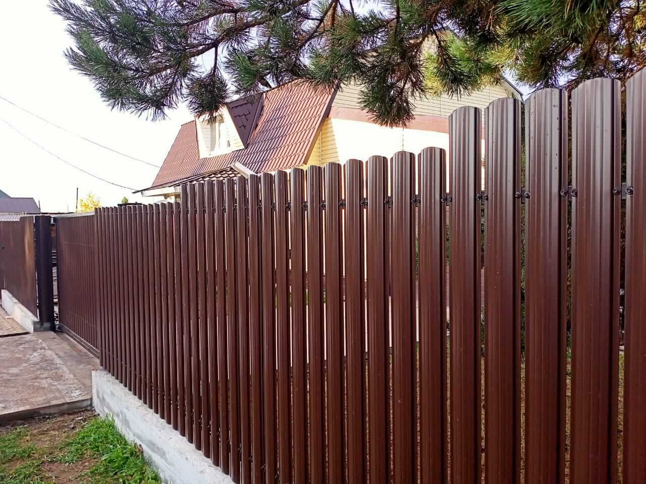 забор из штакетника шоколад фото1 в Коломне