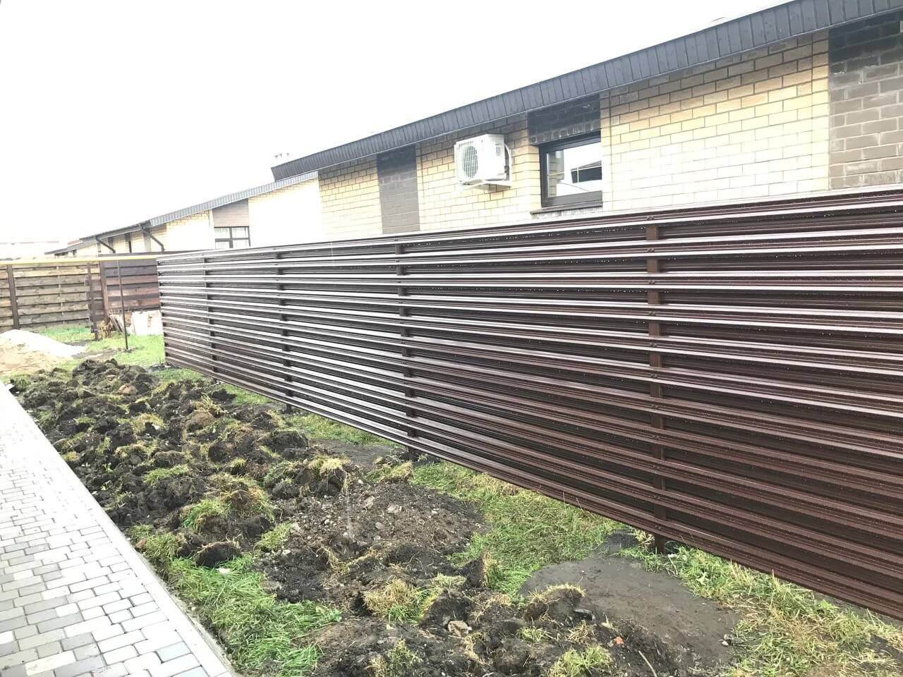 забор из штакетника шоколад фото1 в Коломне