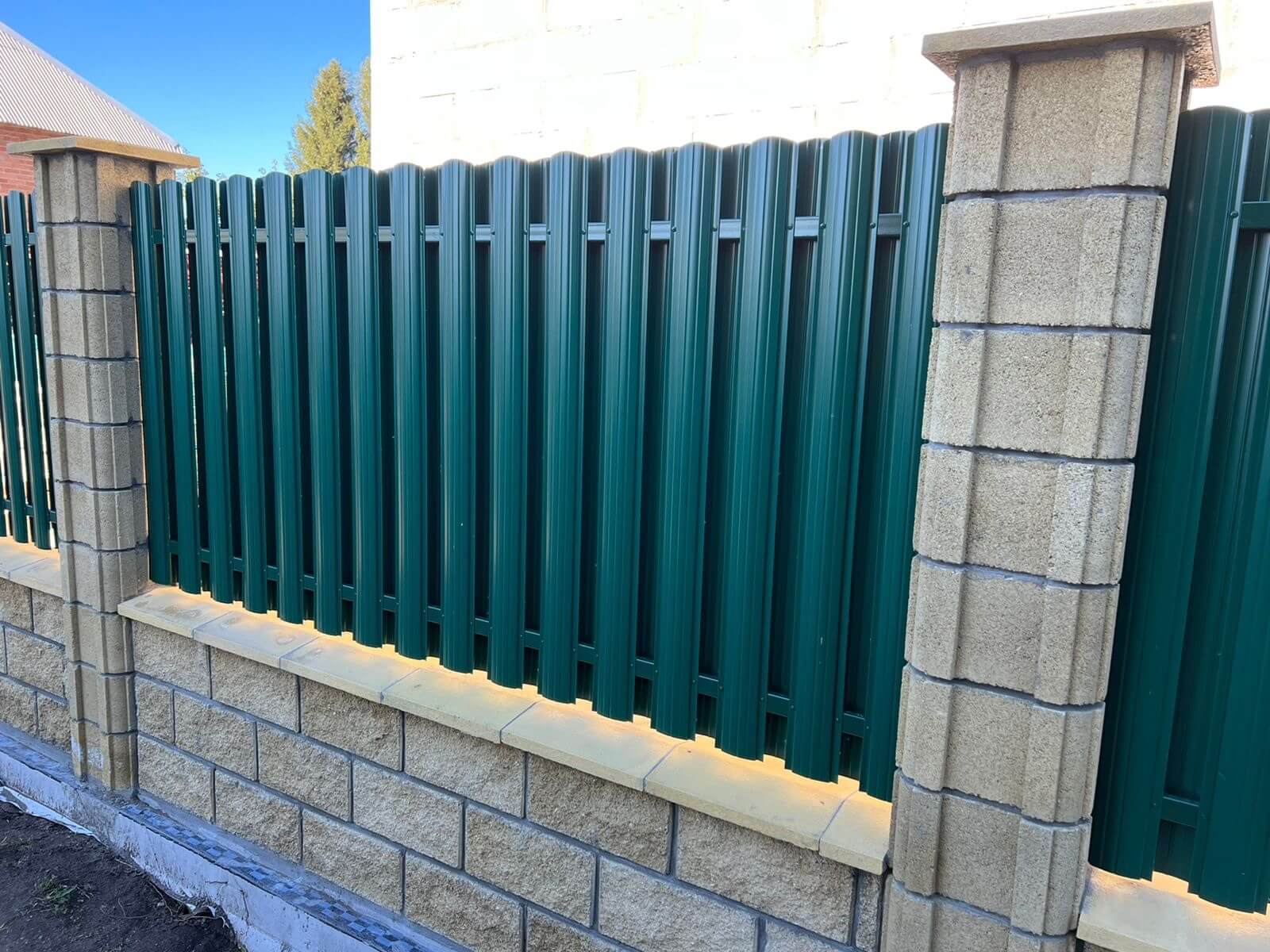 Забор из евроштакетника 22м RAL6005/6005 Зеленый Мох двусторонний фото 6 в Коломне