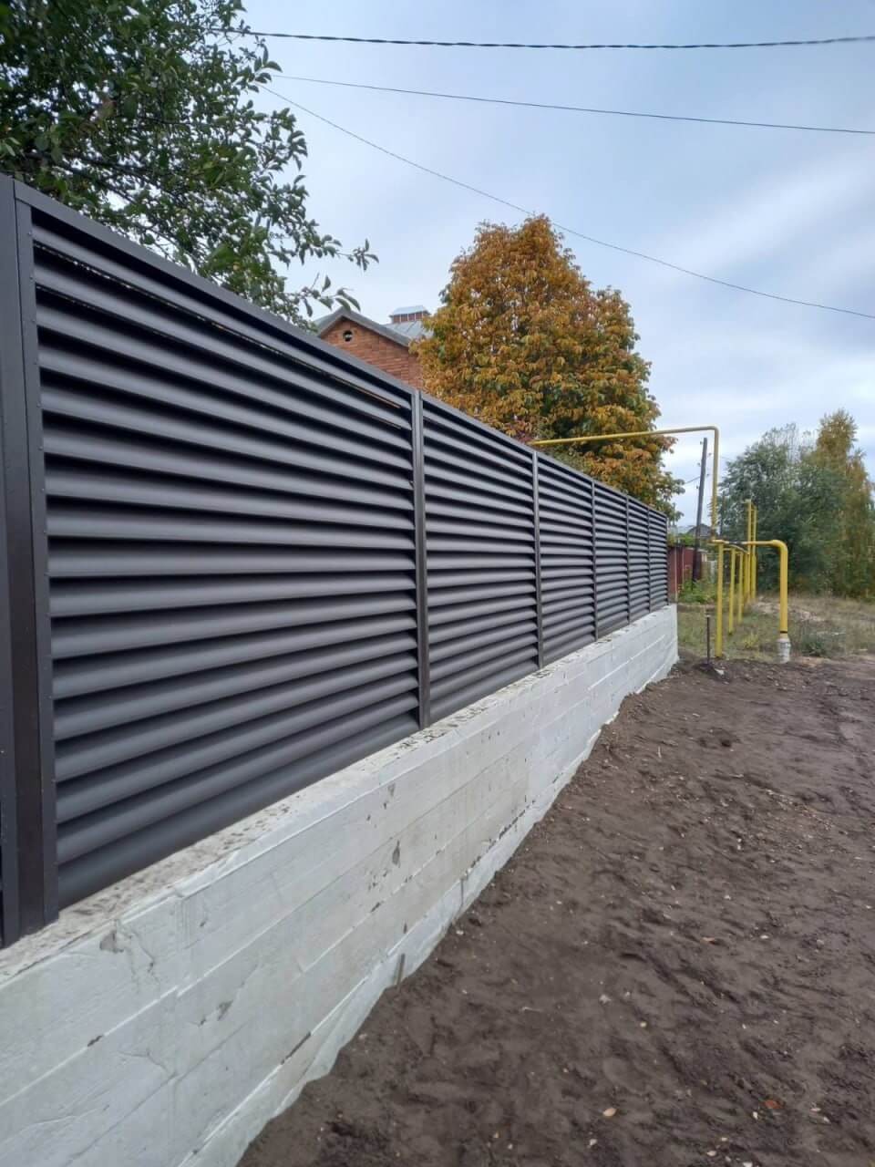 Забор из ламелей еврожалюзи 34м RAL8019/8019 Темный Шоколад двусторонний МАТТЕ в Коломне