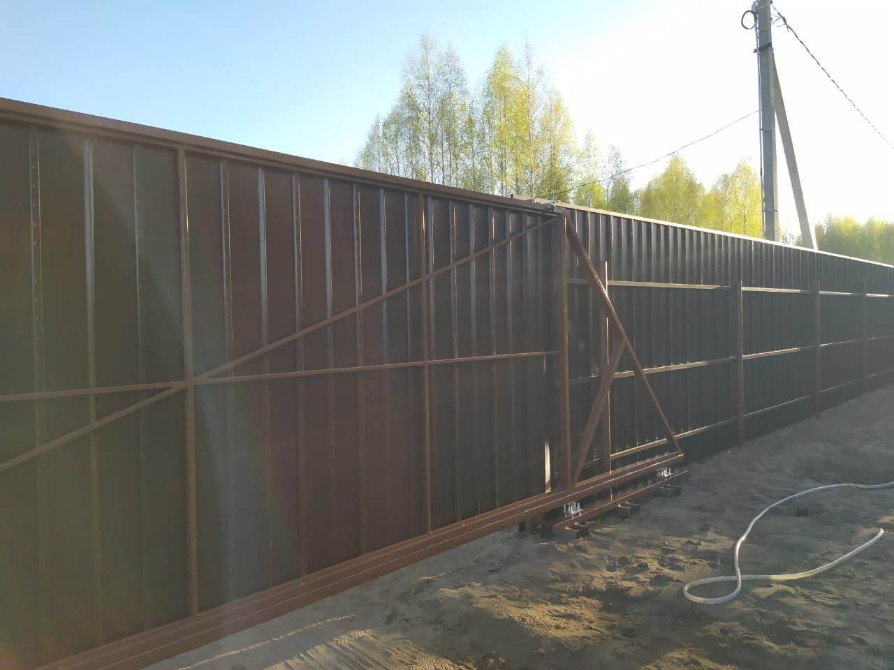 Забор из металлосайдинга ЕВРО-БРУС 25м Темный Каштан 3D Принтек фото 4 в Коломне