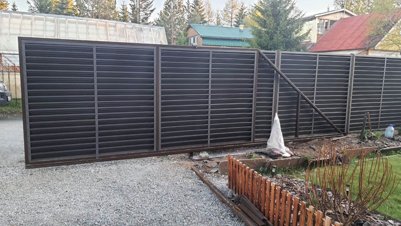 Забор-жалюзи из ламелей ЭКО-Z-US 12м RAL8019/8019 Темный Шоколад двусторонний МАТТЕ фото 3 в Коломне