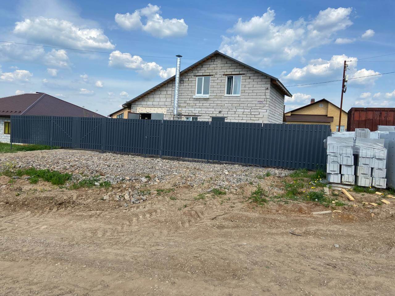 Забор из евроштакетника 16м RAL7024 Серый Графит фото 6 в Коломне