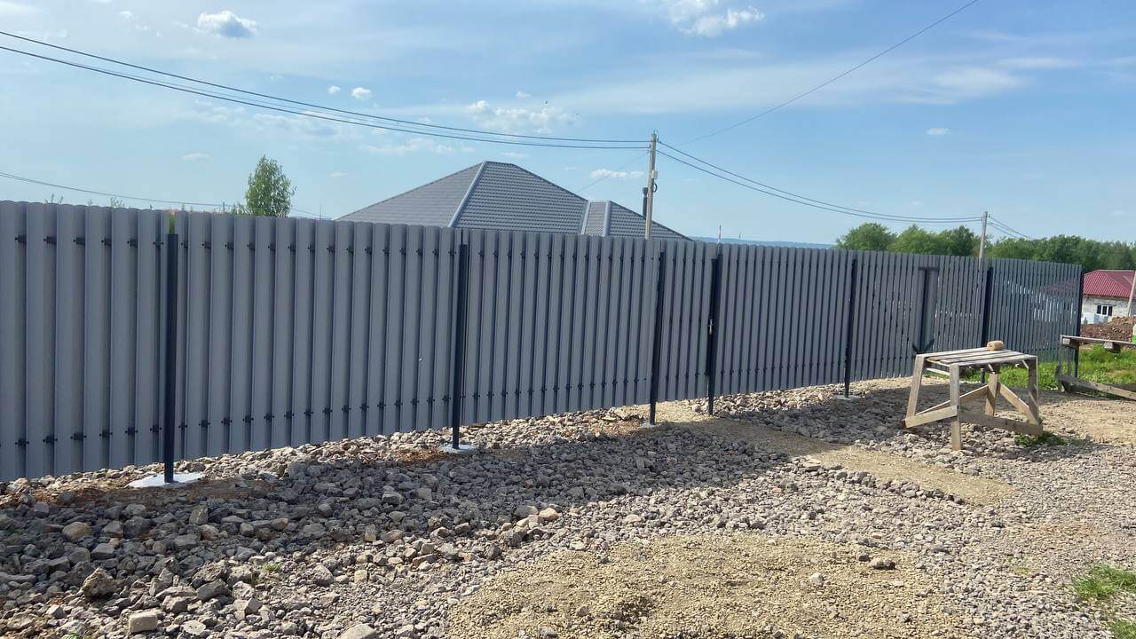 Забор из евроштакетника 16м RAL7024 Серый Графит фото 2 в Коломне