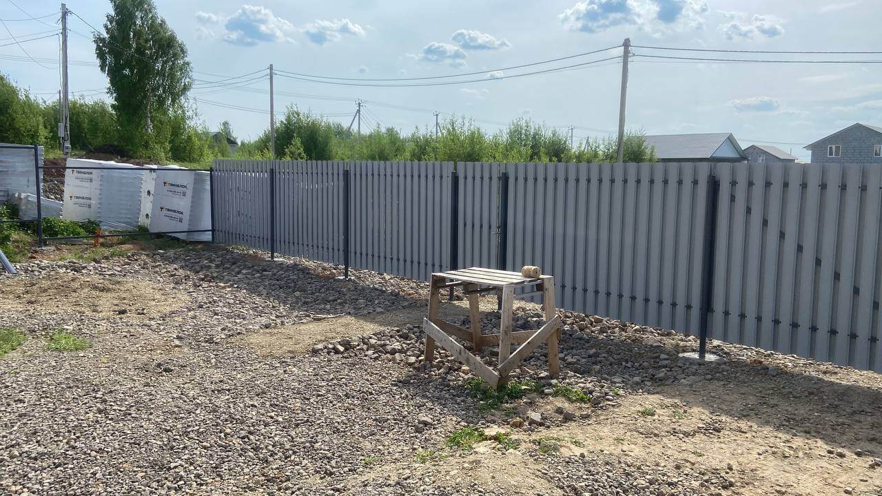 Забор из евроштакетника 16м RAL7024 Серый Графит фото 1 в Коломне