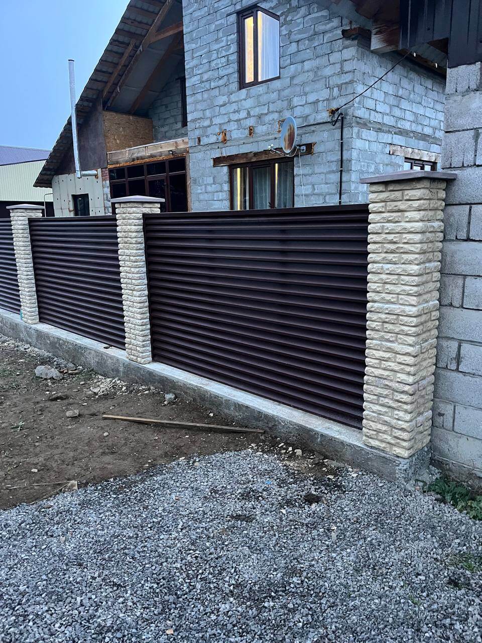 Забор-жалюзи из ламелей ЭКО-Z 18м RAL8017/8017 Шоколад двусторонний фото 2 в Коломне