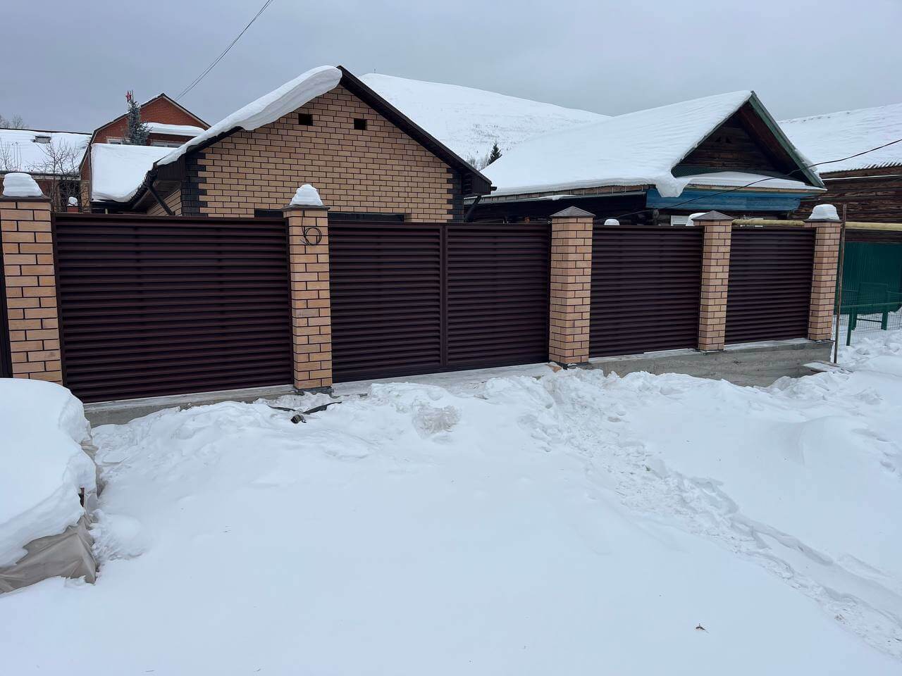 Забор-жалюзи из ламелей ЭКО-Z 87м RAL8017/8017 Шоколад двусторонний МАТТЕ фото 3 в Коломне