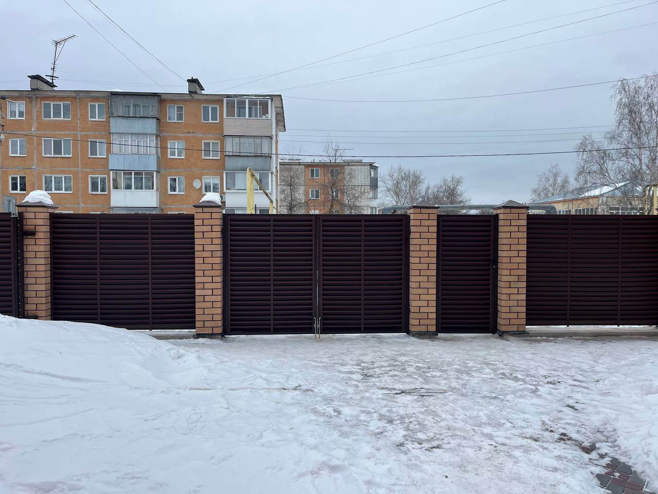 Забор-жалюзи из ламелей ЭКО-Z 87м RAL8017/8017 Шоколад двусторонний МАТТЕ фото 1 в Коломне