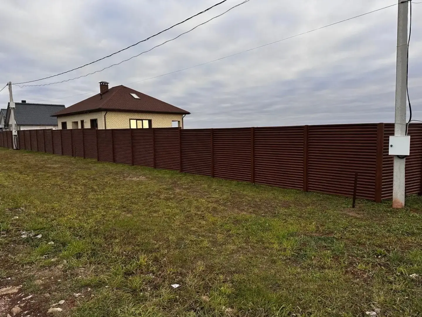Забор-жалюзи из ламелей ЭКО-Z 58м Темный Дуб 3D Принтек фото 2 в Коломне