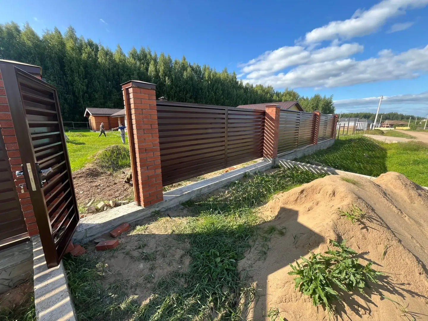 Забор-жалюзи из ламелей Хай-Тек 26м RAL8017/8017 Шоколад двусторонний фото 5 в Коломне